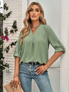 Effortless V-Neck Seven-Point Top - Stylish Pullover Blouse for Trendy Women