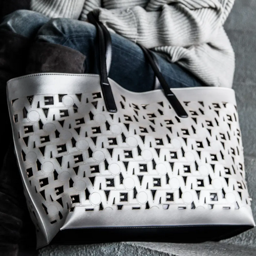 LOVE TOTE