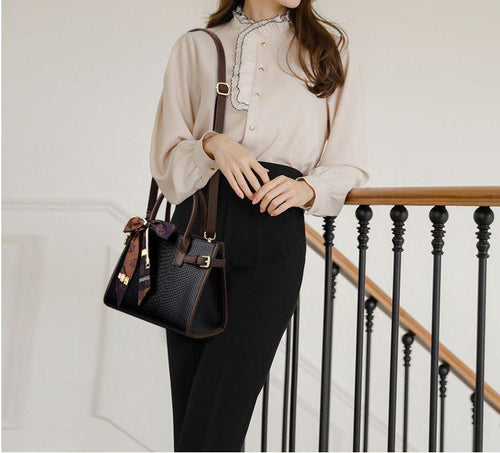 Serpent Luxe Snakeskin Handbag - Elegant Leather Commuter Bag for Stylish Women