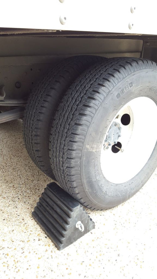 9 Pound Rubber Wheel Chock  | WC RatchetStrap.Com